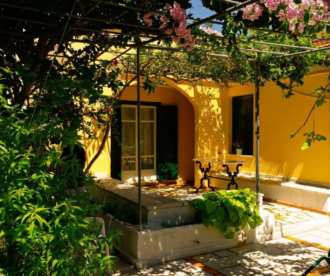 House With Garden Near The Sea Apartment Agia Efimia Exterior photo
