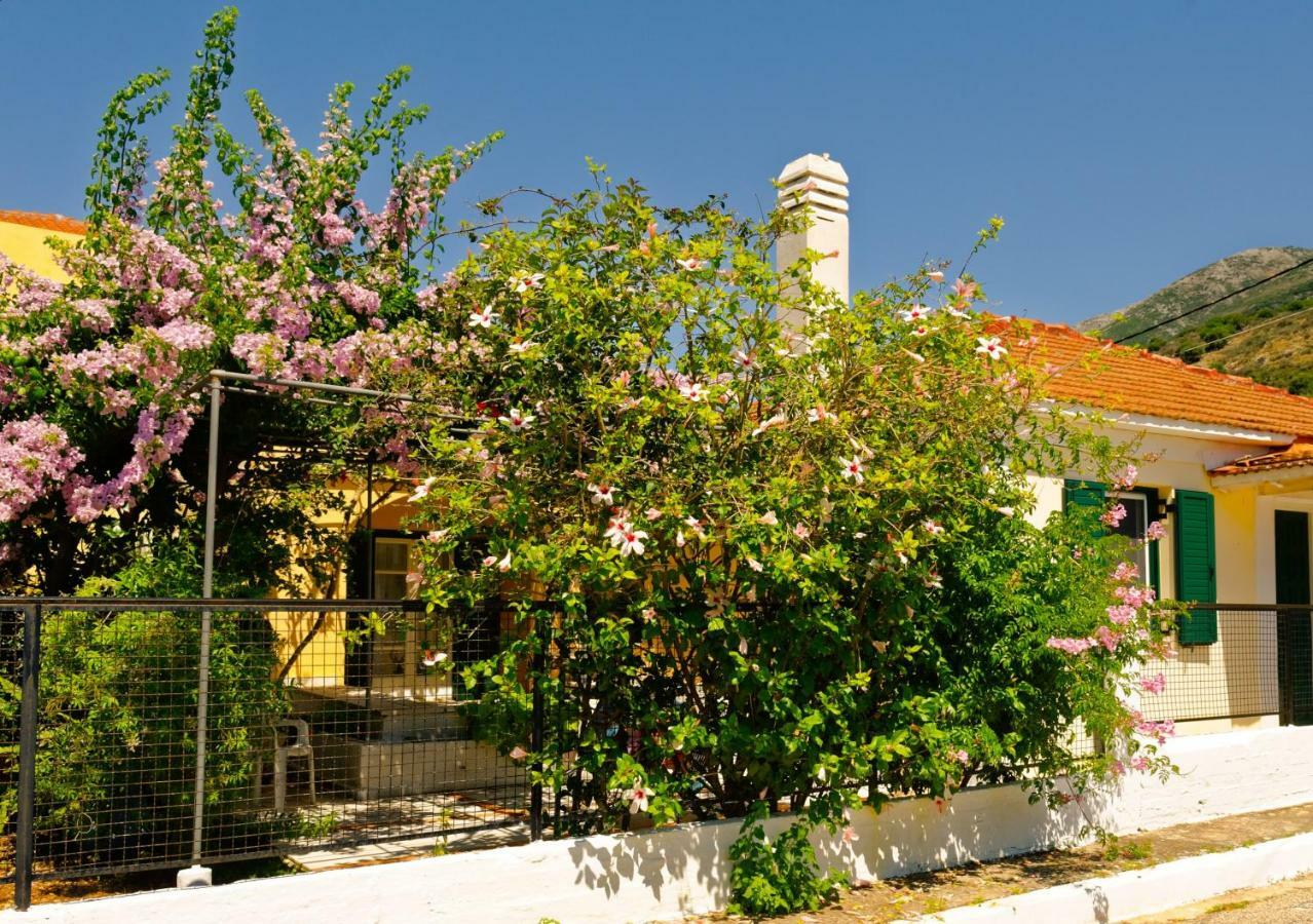 House With Garden Near The Sea Apartment Agia Efimia Exterior photo
